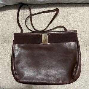 Salvatore Ferragamo EUC Brown Leather Shoulder Bag wGold Accent. Beautiful